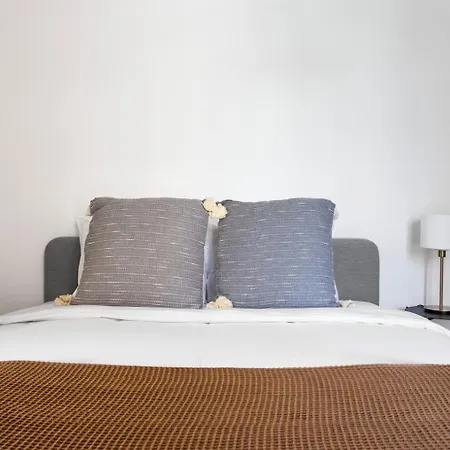 Experience Luxury In Lisbon: Embrace Central Comfort Alloggio in famiglia Lisbona