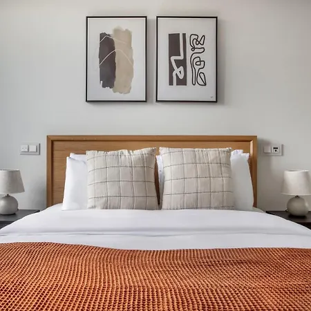 Experience Luxury In Lisbon: Embrace Central Comfort Lisbona